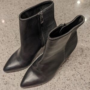 Le Chateau Black Leather Booties W 8.5